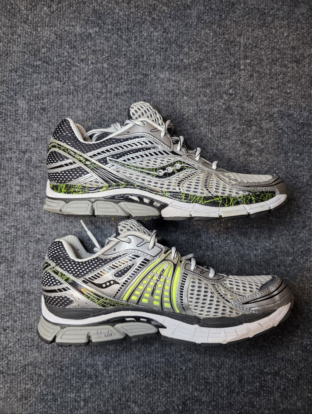 Saucony ProGrid Triumph 6 Men's 9.5 Retro Running Shoes